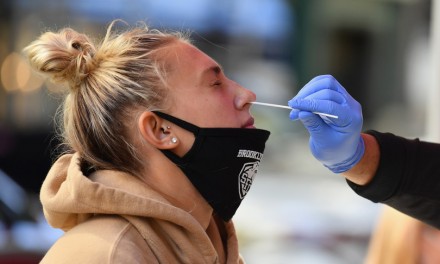 Corsa ai tamponi, record in un giorno per la stretta di Natale